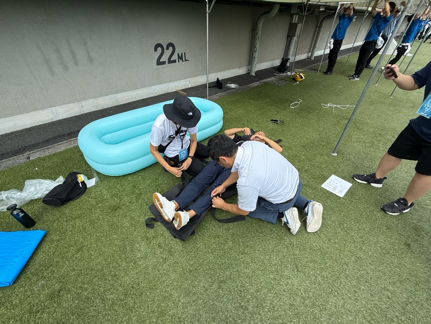 A group of people sitting on the ground
AI-generated content may be incorrect.